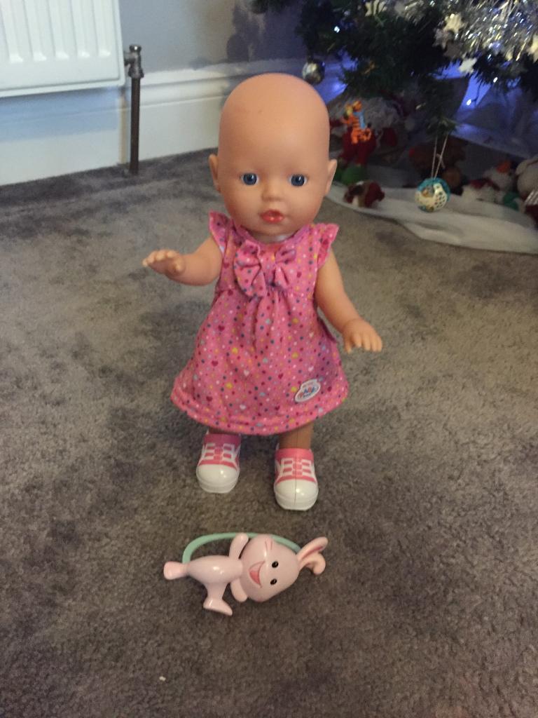 baby born walks
